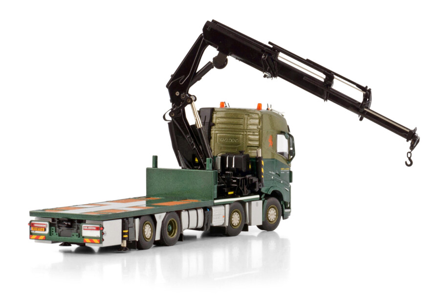 Albert van de Scheur BV; VOLVO FH5 GLOBETROTTER 8X2 TAG AXLE RIGED FLATBED TRUCK 8X2 TAG AXLE WITH FASSI 1300 + JIB