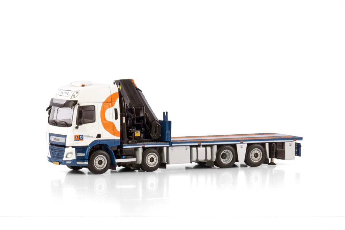 De Jong; DAF CF SPACE CAB MY2017 RIGED FLAT BED TRUCK WITH PALFINGER PK 65002 SH + JIB 8X2 TAG AXLE