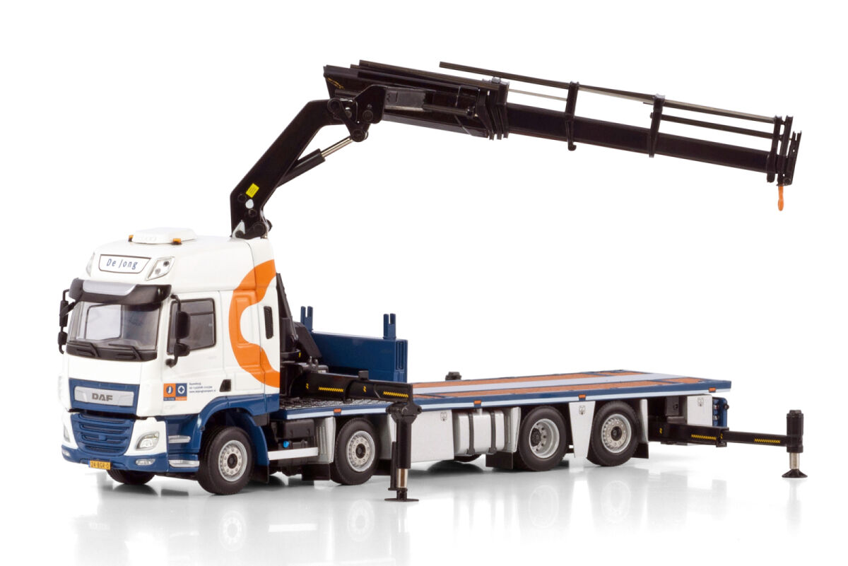 De Jong; DAF CF SPACE CAB MY2017 RIGED FLAT BED TRUCK WITH PALFINGER PK 65002 SH + JIB 8X2 TAG AXLE