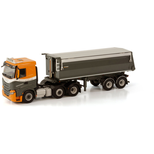 Baggerbedrijf midden Nederland's  IVECO S-WAY AS LOW 6X2 Twin Steer met 2-assige Tipper Trailer