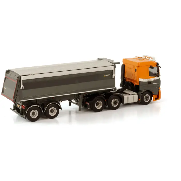 Baggerbedrijf midden Nederland's  IVECO S-WAY AS LOW 6X2 Twin Steer met 2-assige Tipper Trailer