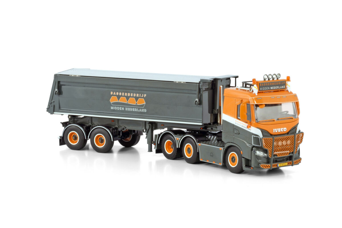 Baggerbedrijf midden Nederland's IVECO S-WAY AS LOW 6X2 Twin Steer met Half Pipe Tipper Trailer