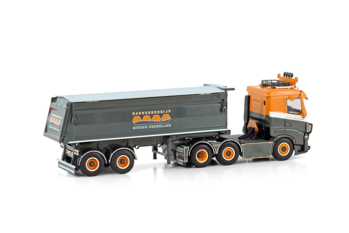 Baggerbedrijf midden Nederland's IVECO S-WAY AS LOW 6X2 Twin Steer met Half Pipe Tipper Trailer