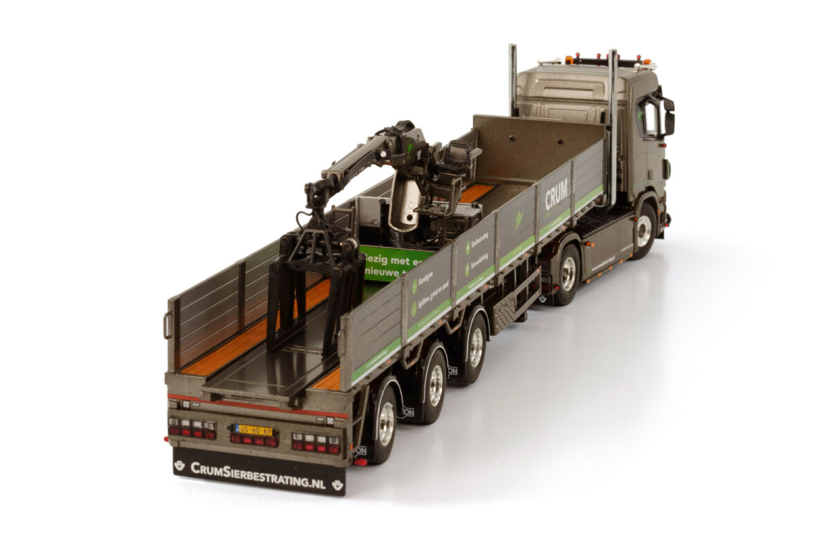 Crum Sierbestrating SCANIA R Normal CR20N 4x2 met 3-assige Brick Trailer