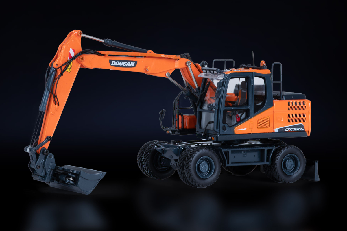 Doosan DX160W