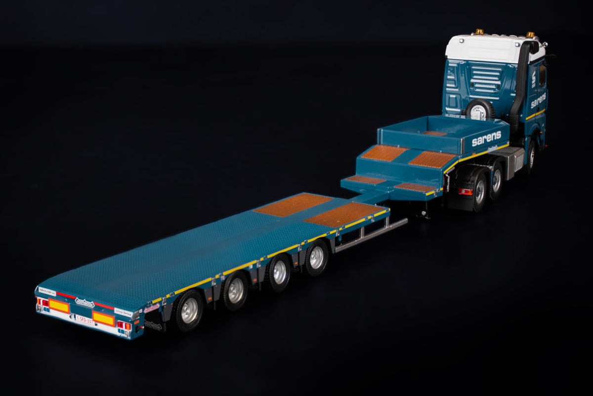 Sarens; Mercedes-Benz Arocs StreamSpace 6x4 met Nooteboom MCOS 4-assige semidieplader